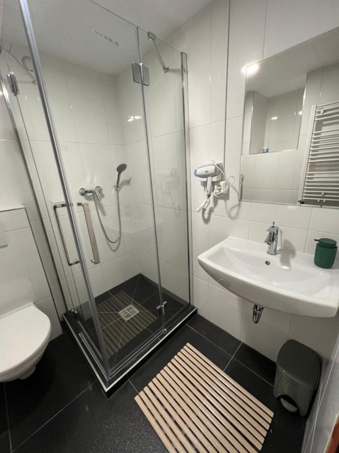 Hostel Do-Re-Mi Прага Экстерьер фото