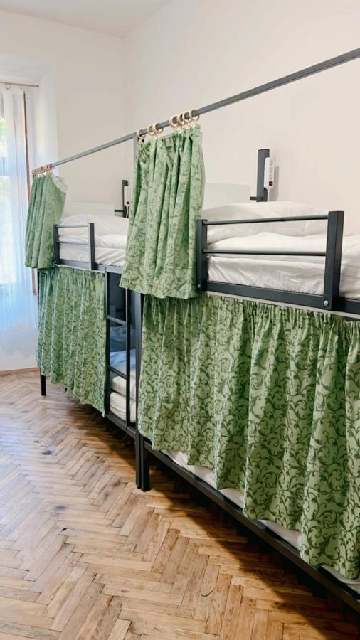 Hostel Do-Re-Mi Прага Экстерьер фото