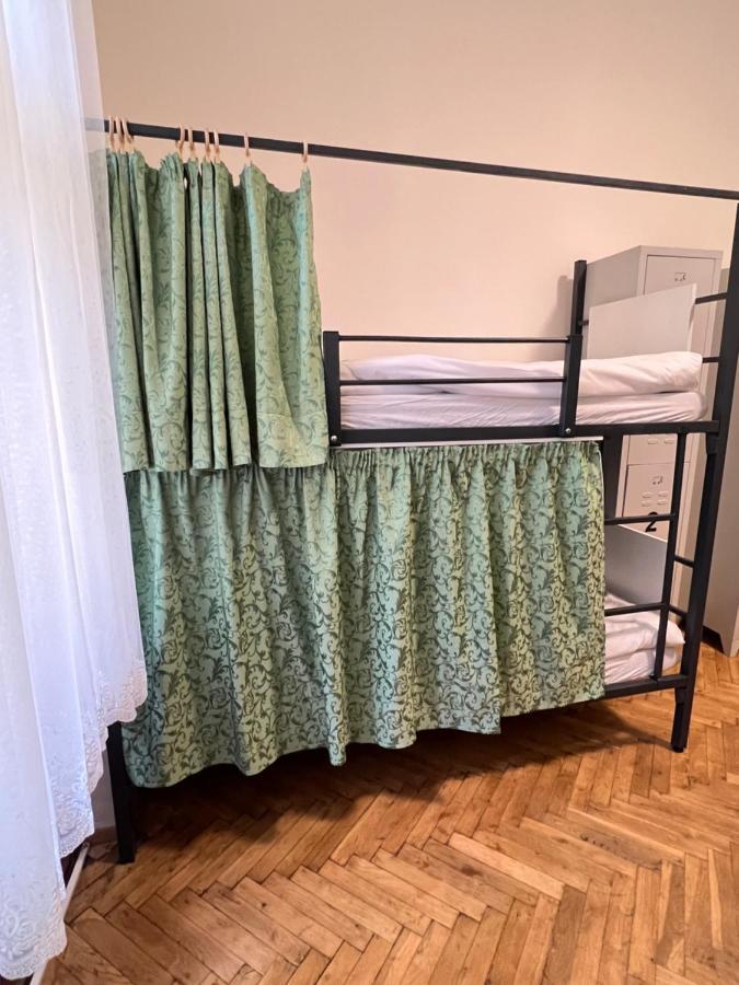 Hostel Do-Re-Mi Прага Экстерьер фото